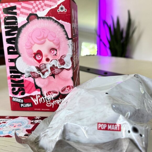 Pop Mart Skullpanda – Winter Symphony Plush “Song of Snow” NIB - Picture 5 of 10